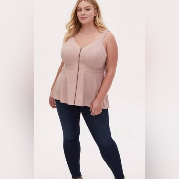 NWT! Torrid women’s size 3 blush pink peplum crepe front zip-up tank top - Picture 1 of 11
